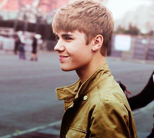 381414_321642027846780_181249531886031_1382497_1035967435_n - Justin Bieber 4