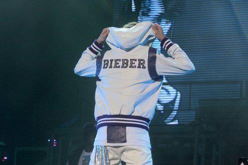 383674_320194577991525_181249531886031_1379591_1366885400_n - Justin Bieber 4