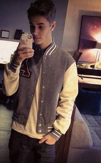384288_143048462468995_100002915257281_195815_297759806_n - Justin Bieber 4