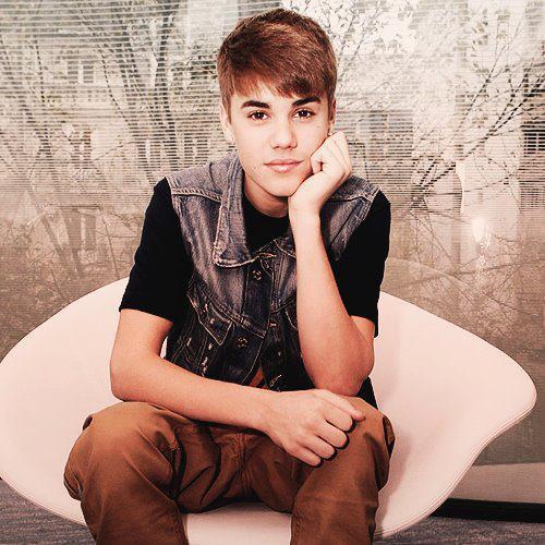 384329_234335293297340_156654051065465_651654_2141072182_n_large - Justin Bieber 4