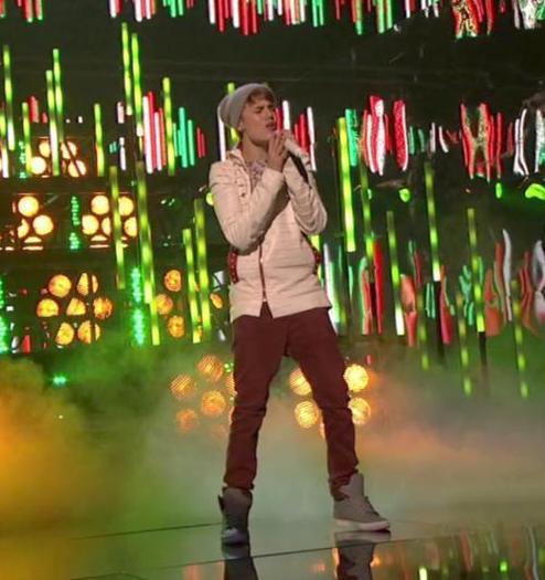 384699_203507709726888_147724818638511_474747_740830882_n_large - Justin Bieber 4