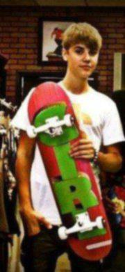 391574_135971773176664_100002915257281_176369_115481557_n - Justin Bieber 4