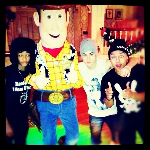 Justin-Bieber-Instagram-justin-bieber-27308663-612-612_large