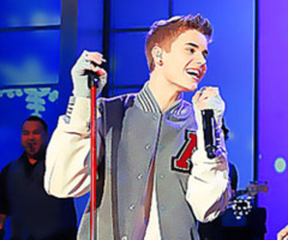 tumblr_lveiknqbQh1r7o2sto1_r1_250_thumb - Justin Bieber 4