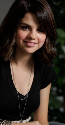 162849_142561505799527_119049044817440_204909_6572533_n - Selena Gomez 2
