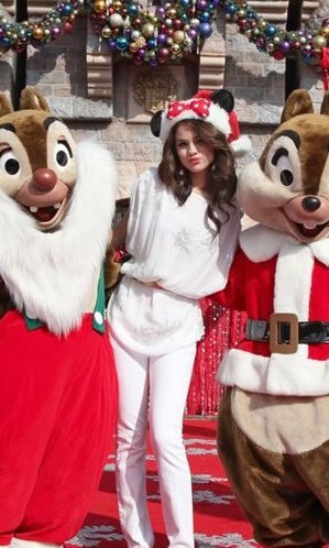 165292_141125465943131_119049044817440_195840_3799996_n - Selena Gomez 2