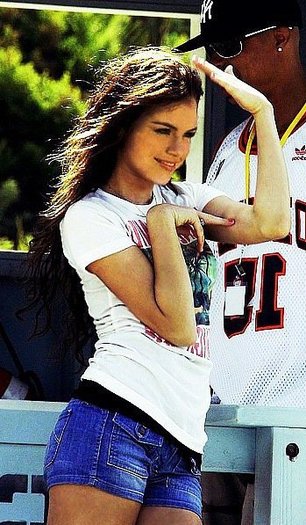 166308_143499842372360_119049044817440_210848_5477089_n - Selena Gomez 2