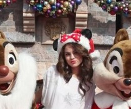 166469_141127675942910_119049044817440_195845_3062150_n - Selena Gomez 2