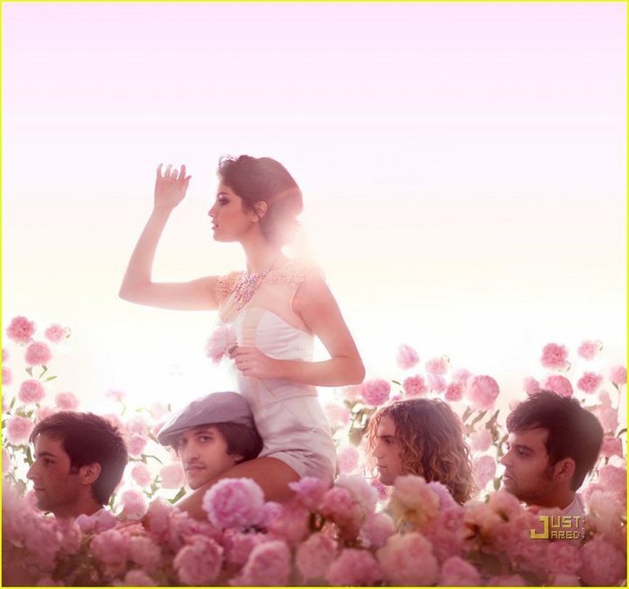 167768_142493672472977_119049044817440_204304_4974139_n - Selena Gomez 2