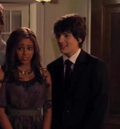 400582_114990208619029_100003241521729_75020_165920862_n - xxVanessa Morgan si Matthew Knight-Sarah si Ethanxx