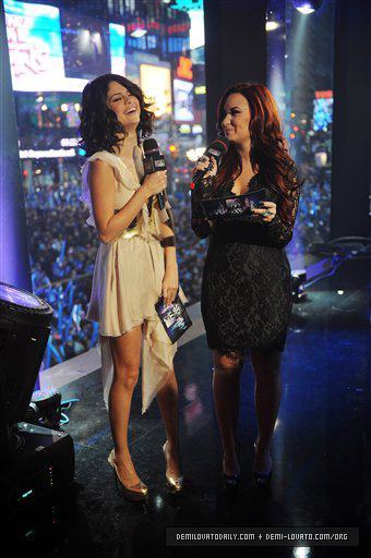5 - MTV NYE Selena and Demi---31 December 2012