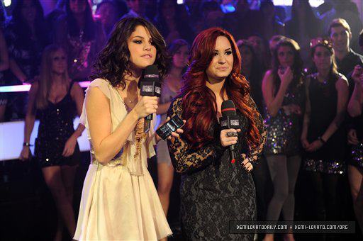 10 - MTV NYE Selena and Demi---31 December 2012