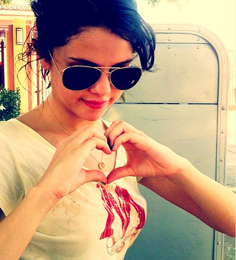 tumblr_lp41f0AkTE1qza7uho1_500 - 0     I love Selena forever