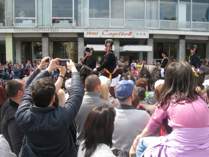 1 mai 024 - junii in brasov 1 mai 2011