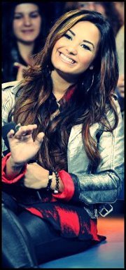 301284_263849746992529_106098709434301_820221_1117864918_a - DEMETRIA devonne lovato 2011