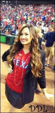 303067_268387386538765_106098709434301_837255_906105034_a - DEMETRIA devonne lovato 2011