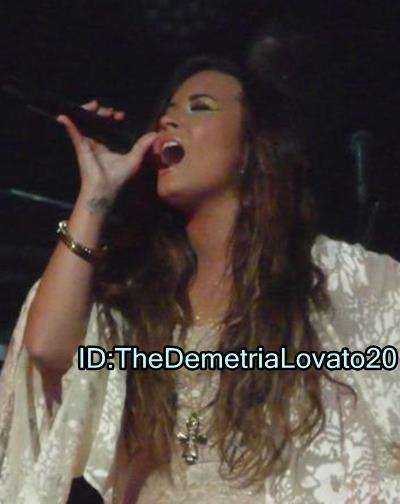 308540_166803196734567_100002146648921_327246_1221326454_n - DEMETRIA devonne lovato 2011