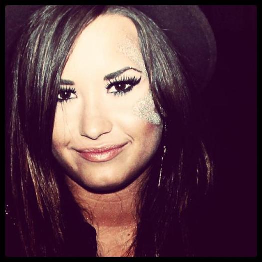 309485_174205422661011_100002146648921_348767_509183903_n - DEMETRIA devonne lovato 2011