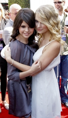 normal_Taylor_Selena_13 - Another Cinderella Stroy World Premiere