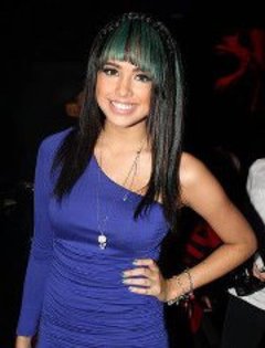 275389_100003197578145_1218407147_n - jasmine V 2