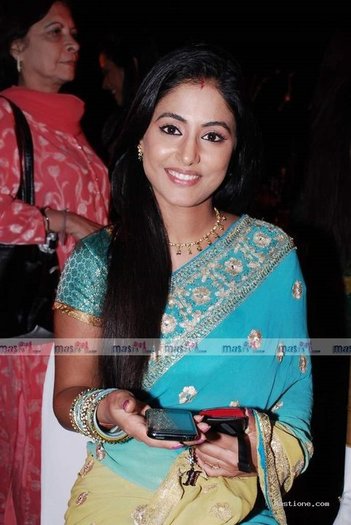 47132_147187141981245_121004084599551_281640_6725577_n - hina khan