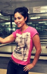 262642_219637458069546_121004084599551_735446_4937891_a - hina khan