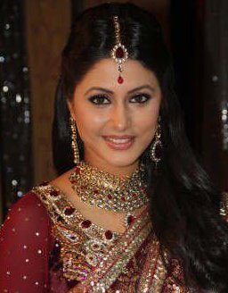 298837_275581912475100_121004084599551_940128_871634957_n - hina khan