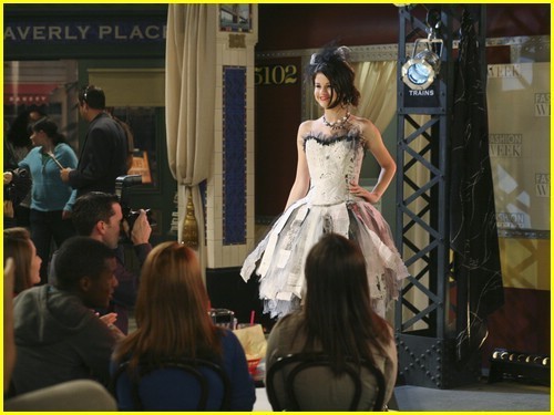 Buna!ce mai faceti? - Wizards of waverly place-Magicieni din waverly place