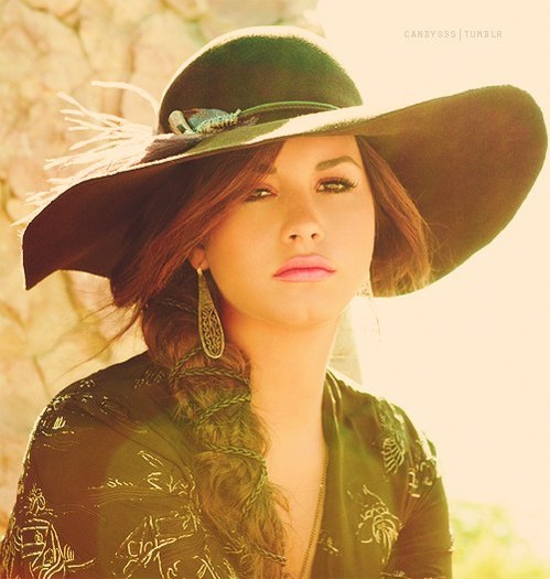 tumblr_lwp6dwZH1B1r703ujo1_500_large - Demi Lovato