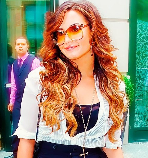 tumblr_lwpvz77hqR1r1euvno1_r1_500_large - Demi Lovato