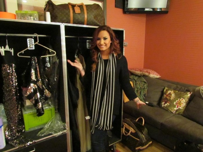 311060_10150406361179756_9208539755_8168166_680801292_n - Demi Lovato Official Facebook Fans