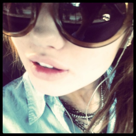 9b0f754991d9478cbe28491b3476688b_7 - Debby Ryan Twitter Photo