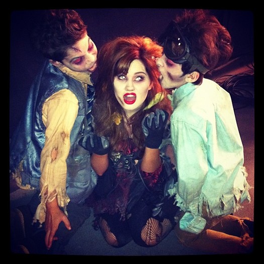 b14b9221122c488495cea491bec0173e_7 - Debby Ryan Twitter Photo