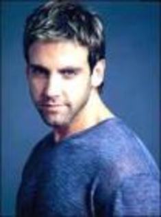 30 - Carlos Ponce