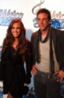 AfyVmyzCIAAqTcD - Carlos Ponce