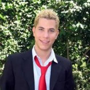 276968_220472701346373_1805674043_n - Christian Chavez