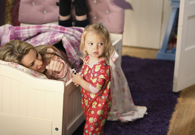 M:Mami,tlezetete!!!Au fot hotii!!!!(Mami,trezeste-te!!!Au fost hotii!!!)