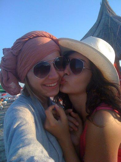 Laura si Ioana - PUNEM PARIU CU VIATA