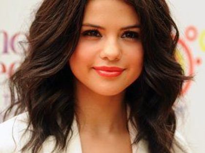 389421_225742874162300_100001797672967_528726_483925135_n_large - Selena Gomez-Alex Russo