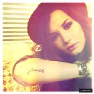 images - poze cu demi lovato