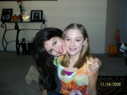 normal_2009-11-24_4810748819_Selena_Gomez_18743_104062556288587_100000545293362_105325_2210788_n_201 - 0     Some Personal Photos