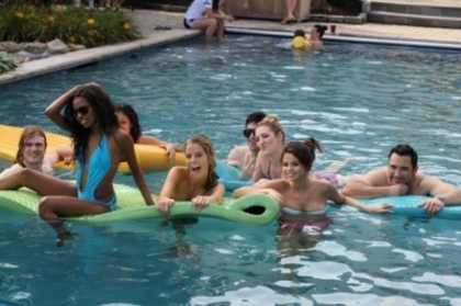 normal_2011-09-02_selena-pool-party_(1)