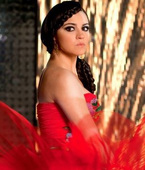 maite-perroni-300x350