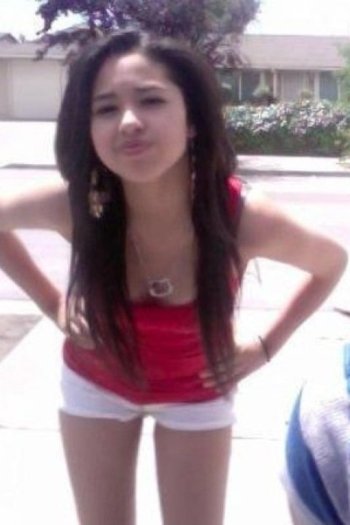 229147_131007113642427_100001994176120_198972_2183604_n - jasmine V 2