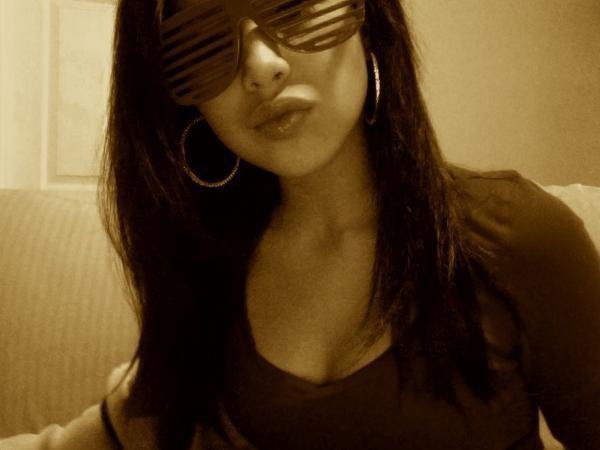 231140_131006636975808_100001994176120_198959_2720786_n - jasmine V 2