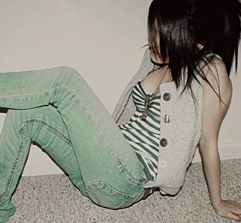 168057_142561965799481_119049044817440_204949_4091487_n - Selena Gomez 2
