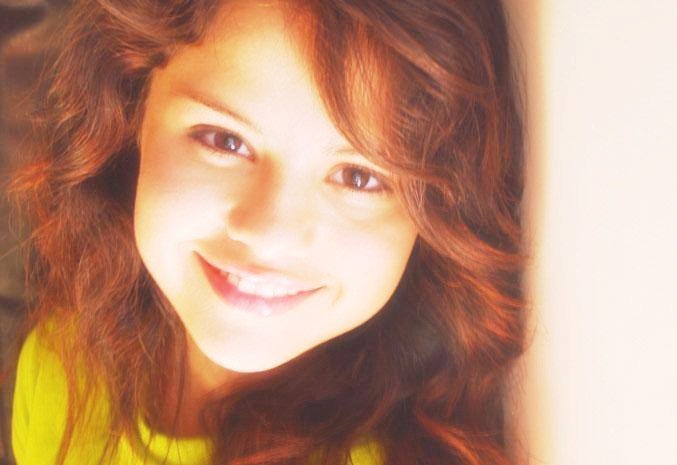168897_144021685653509_119049044817440_214355_2355167_n - Selena Gomez 2