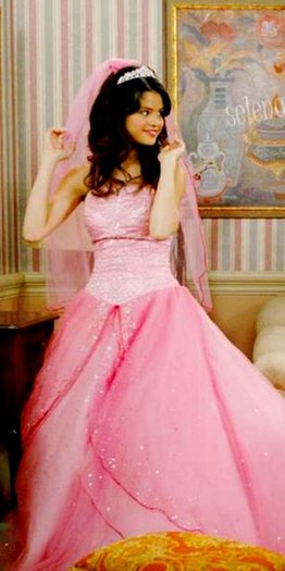 180149_155582354497442_119049044817440_272532_3987557_n - Selena Gomez 2