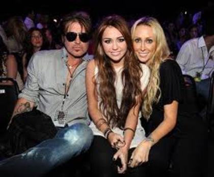 images - poze cu familia lui miley