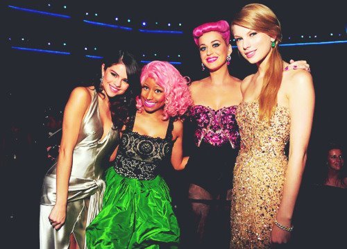308344_252554474800229_119049044817440_619548_503589024_n - Selena Gomez 3